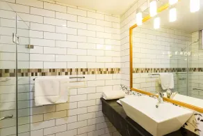 Elkira Court Motel - Bathroom