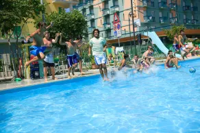 Hotel Holiday Park - Pool