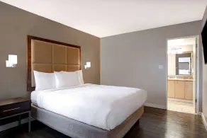Days Inn by Wyndham Victoria Uptown - Chambre