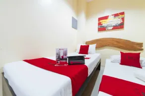 RedDoorz near New Government Center - Chambre