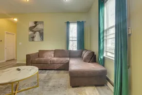 Easy NYC Access: Updated Apt Near Parks & Bay! - Interiör
