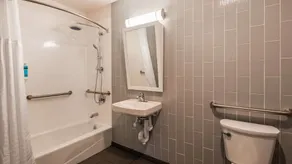 GLō Best Western Brooklyn NYC - Bad
