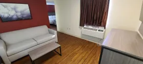 Red Roof Inn & Suites Cornelius - Lake Norman - Room