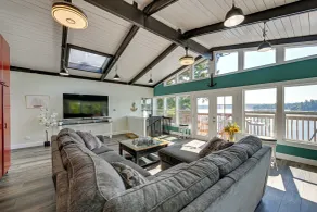 Private Beach at Waterfront Harstine Island Escape - Interior