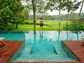 Clove Tree Hill - Pool