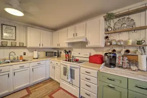 White Tail Retreat with Shared Hot Tub and Pool Access - Interior