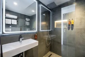 The Orange House Boutique Hotel and Upstairs Rooftop Bar Center of La Cala de Mijas 100m from the Beach - Salle de bain