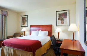 Holiday Inn Express Hotel and Suites Fairfield-North by IHG - Zimmer