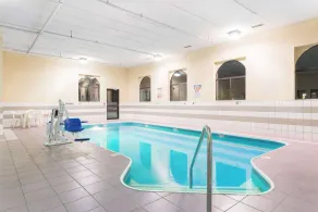 Days Inn by Wyndham Mount Vernon - Piscine