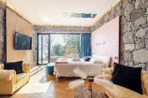 Dolce Lava - Luxury LavaStone Suite - Habitación
