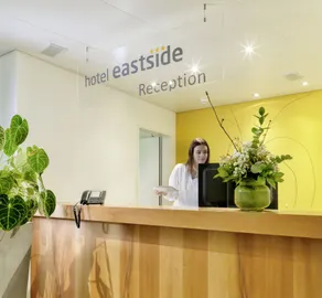 Hotel Eastside (free parking garage) - Réception