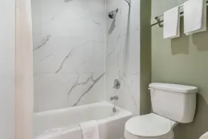 Quality Inn & Suites near Panama City Beach - Chambre