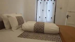 Genthong Homestay - Chambre