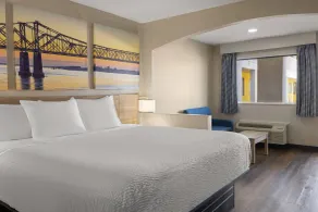 Days Inn & Suites by Wyndham Byram - Chambre