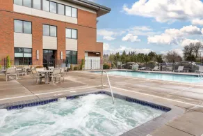 Best Western Premier Boulder Falls Inn - Basseng
