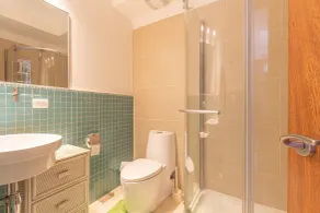 "Infinity Blue", Private Beach! - Bathroom