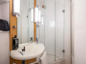 Ibis Brussels City Centre - Bathroom