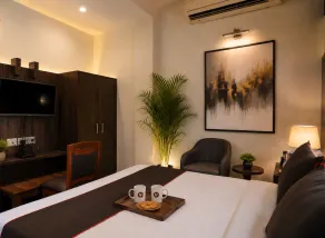 HOTEL UR - Nearby Prayagraj Junction and High Court - Quarto