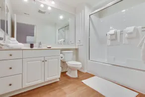 Global Luxury Suites at The Village - Bad