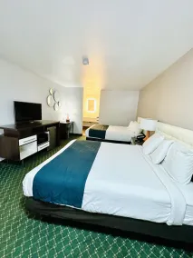 Days Inn & Suites by Wyndham Flagstaff I-40 - Zimmer