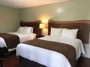 Adventure the Bruce Inn - Recently Renovated With Outdoor Hot Tub - Chambre