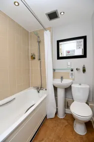 Lamb & Flag Inn - Bathroom