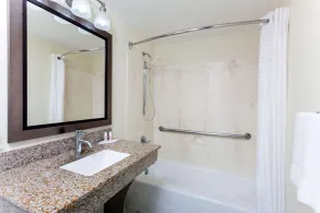 Super 8 by Wyndham Decatur/Dntn/Atlanta Area - Salle de bain