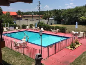Regency Inn - Piscina