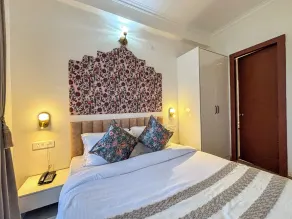 The Neeraj Ganga Rajmahal Wellness With Ganga View - Camera