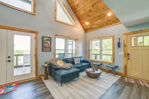 Game Room & Screened Porch: Kentucky Lake Retreat! - Innvendig