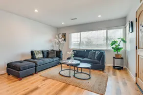 4 Mi to Sofi Stadium, Fenced Yard: Modern Retreat! - Interior
