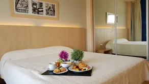 Advise Hotels Reina - Zimmer