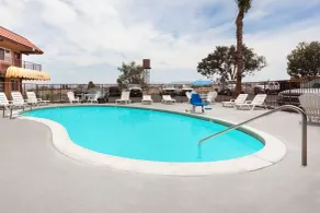 Days Inn by Wyndham Barstow - Piscine