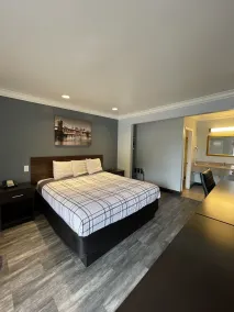 La Casa Inn - Room