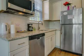 Sunny Apex Vacation Rental w/ Pool Access! - Interni