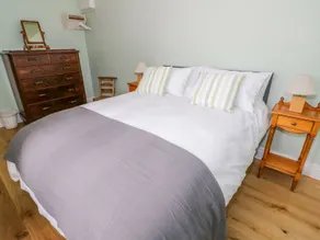 Wigrams Canalside Cottage - Room