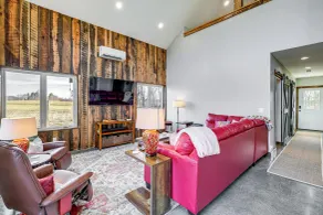 Peaceful Farmhouse Retreat 6 Mi to Virginia Tech! - Innvendig
