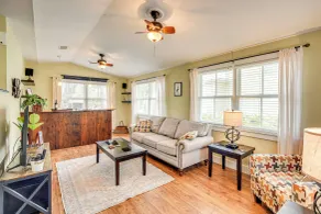 1 Block to Crescent Lake: Charming Home w/ Porch! - Interiør