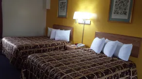 Rodeway Inn & Suites Austin I-90 - Room
