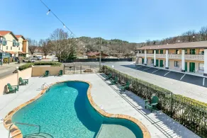 Quality Inn Downtown Helen - Pool