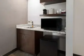 Hampton Inn Nashville Airport Century Place, TN - Room