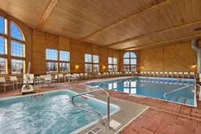 Comfort Inn & Suites Ludington near US-10 - Piscine