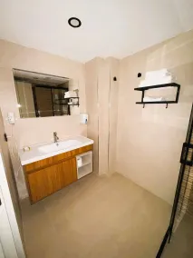 Golden Vera Hotel - Bathroom