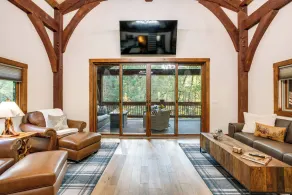 Bear Lodge Waterfront Cabin w/ Level 2 EV Charger - Innenbereich
