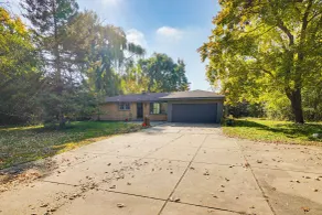 Near Nature Preserve & Pewaukee Lake: Home w/ Yard - Intérieur