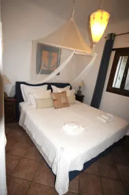 Divers House - Camera