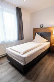 Hotel & Restaurant Bestenheider Stuben - Room