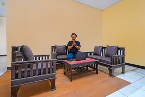 RedDoorz Syariah near Universitas Muhammadiyah Cirebon - Recepción
