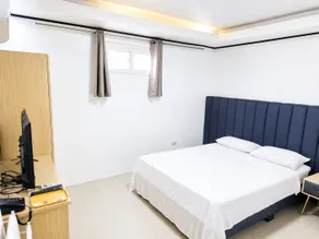 CMK PRINCE HOTEL INC - Værelse