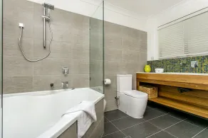 The Terraces Main Beach - Bathroom
